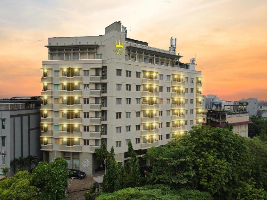 Hotel Golden Sky Pluit Jakarta Exterior photo