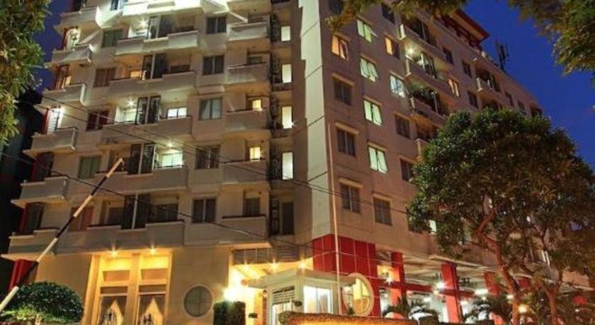 Hotel Golden Sky Pluit Jakarta Exterior photo
