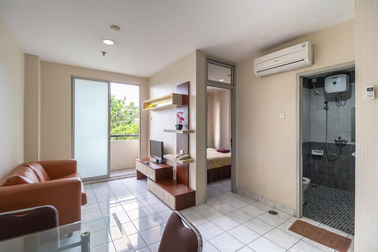 Hotel Golden Sky Pluit Jakarta Exterior photo