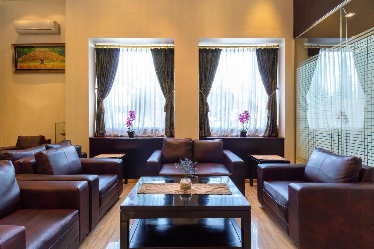 Hotel Golden Sky Pluit Jakarta Exterior photo