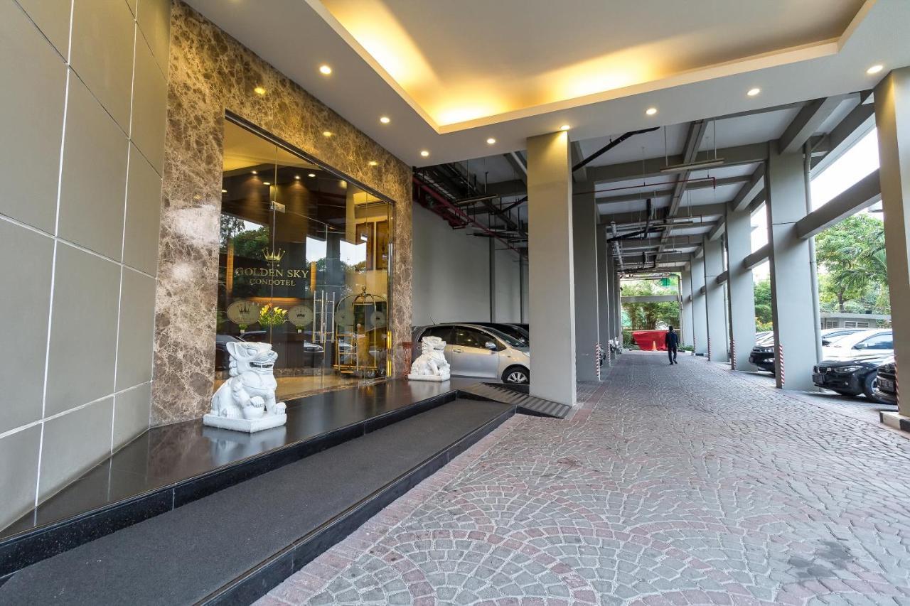 Hotel Golden Sky Pluit Jakarta Exterior photo